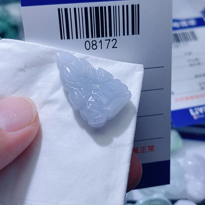 翡翠未镶嵌颈饰一