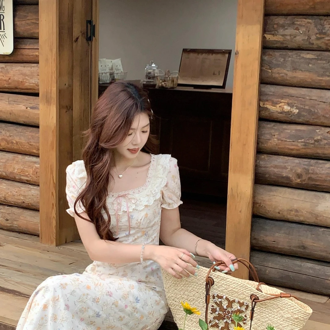 【油画花海】甜辣多多方领绣花连衣裙女早春拼接蕾丝法式度假风裙子