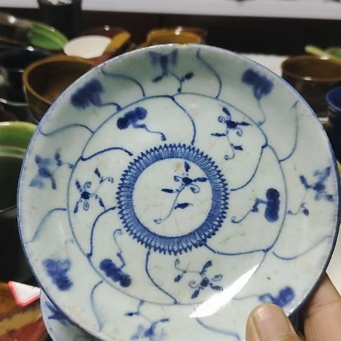 瓷片瓷片，各种摆件，均有瑕疵。沙锅！