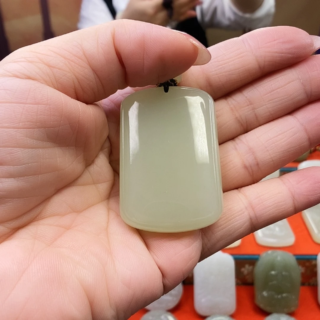 颈饰未镶嵌和田玉乌*