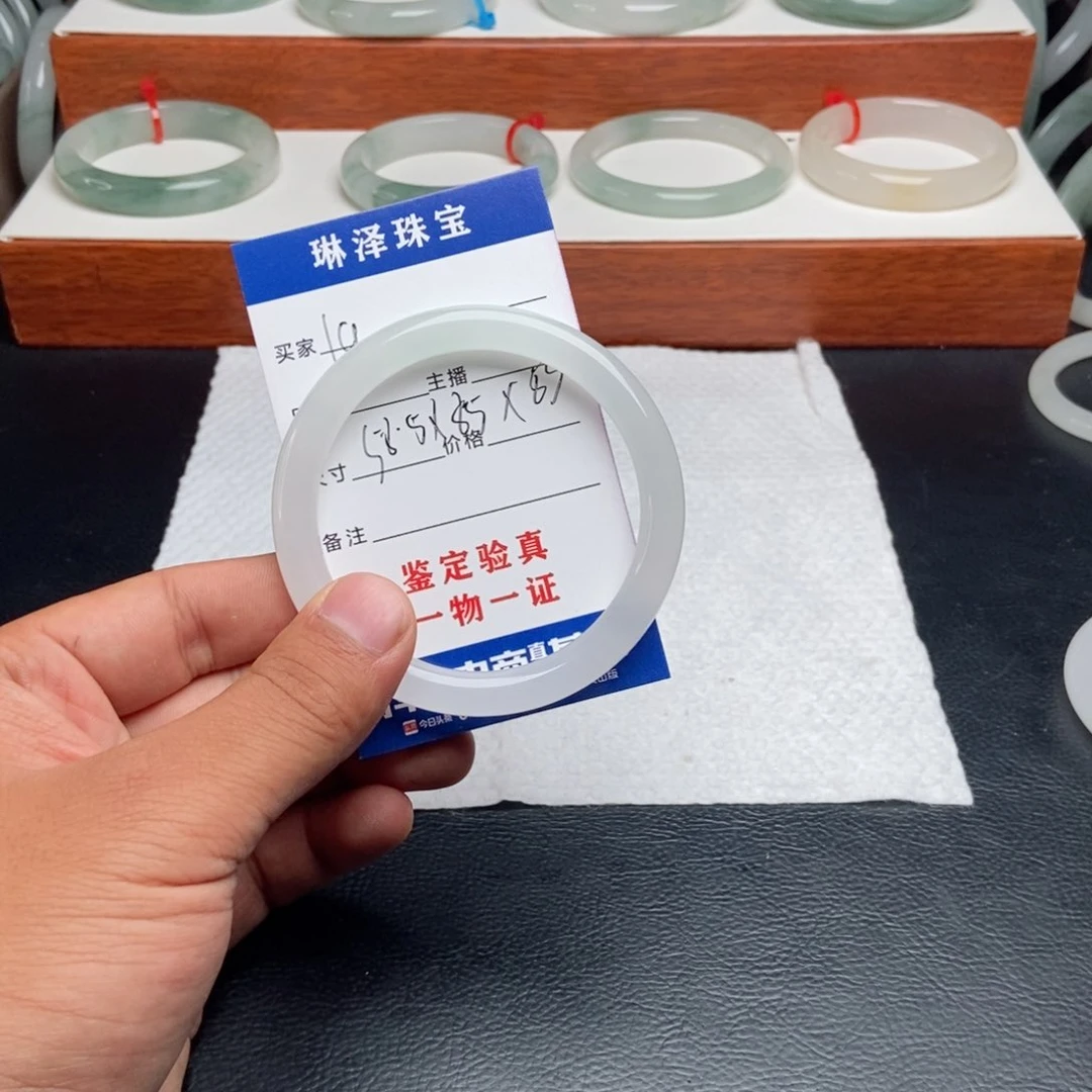 流***帝石英质玉手镯未镶嵌19
