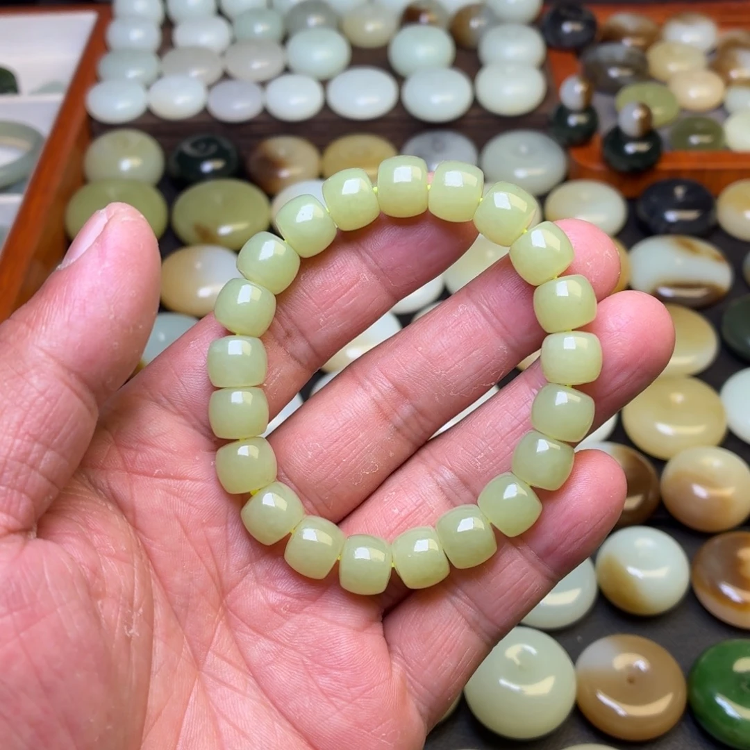 白***也和田玉未镶嵌颈饰