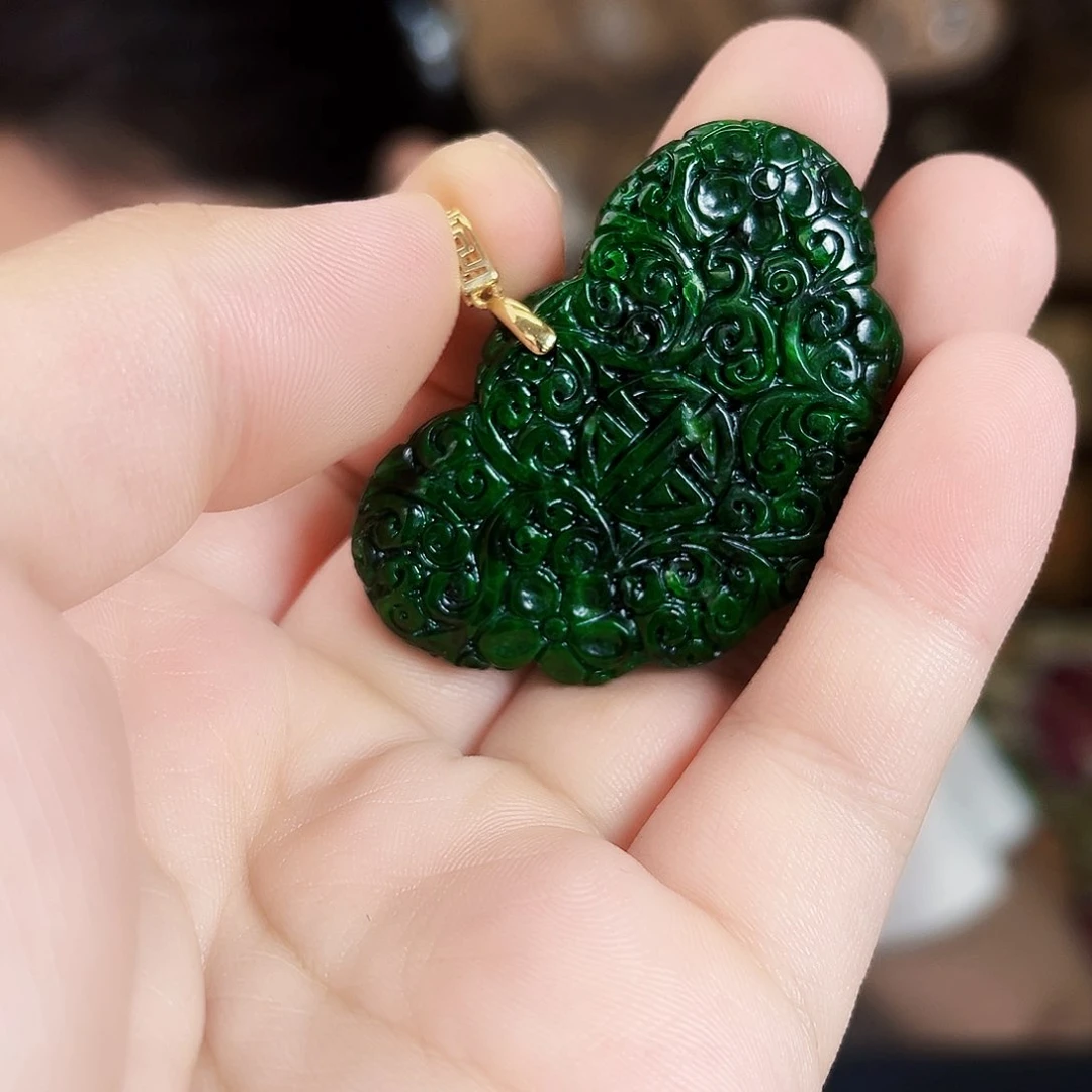 翡翠18K金镶嵌颈饰吊坠
