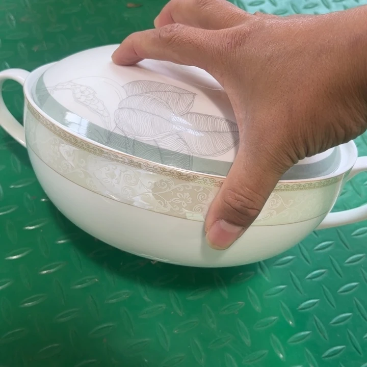 瓷片九寸汤锅一个