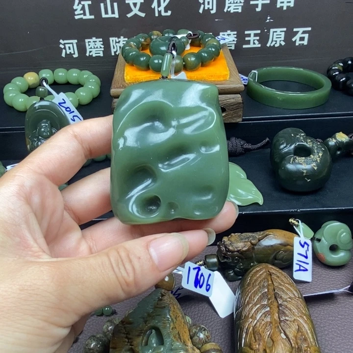 颈饰未镶嵌岫岩老玉（透闪石质玉）
