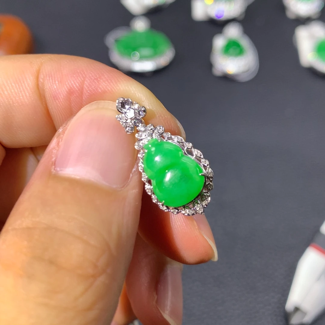 翡翠18K金镶嵌颈饰翡翠