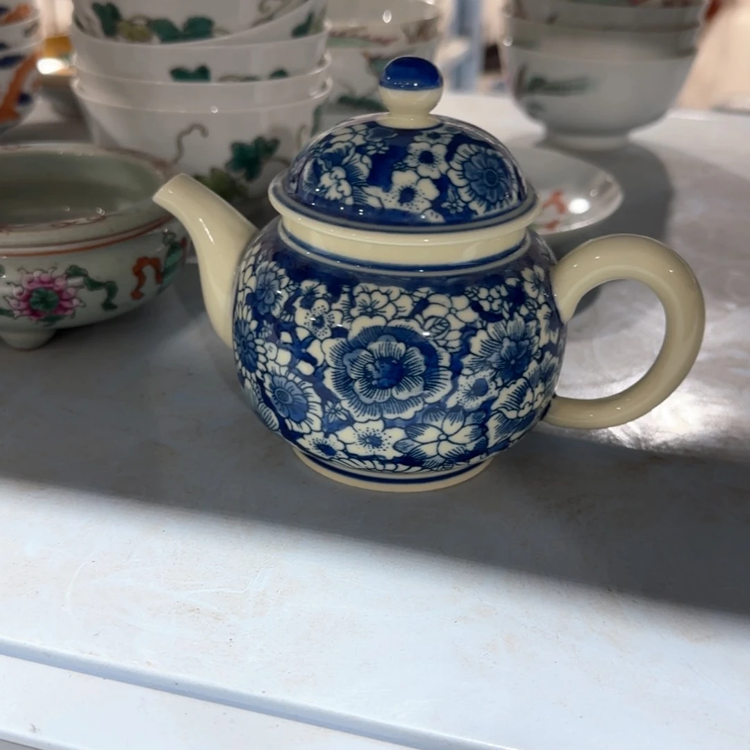 瓷片瓷器是在阿撸铁后开始出现后