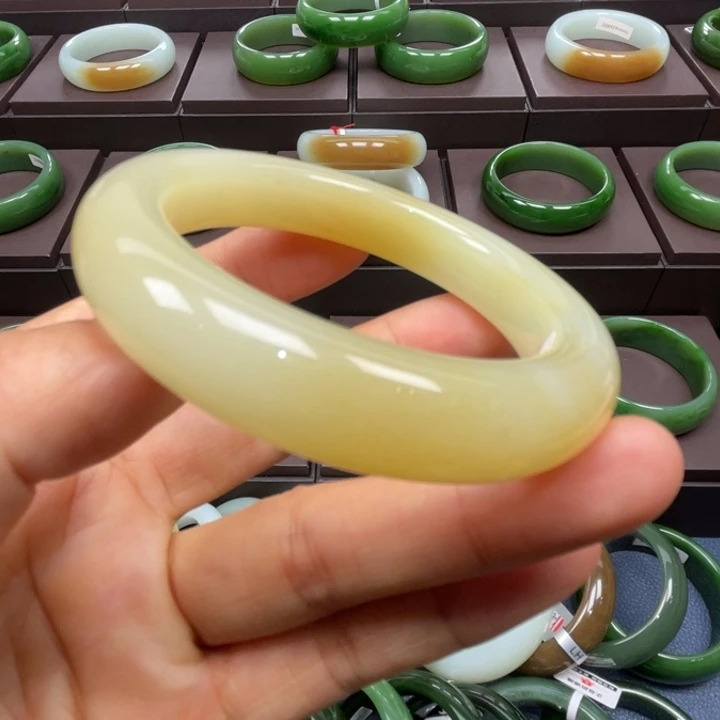 和田玉未镶嵌手镯