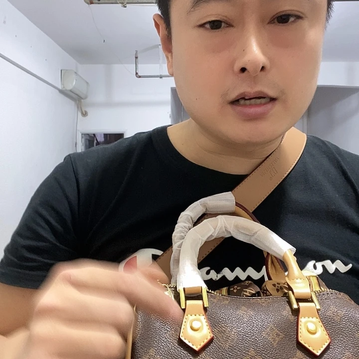 黄牛皮（革）鳄鱼皮（革）犏牛皮（革）