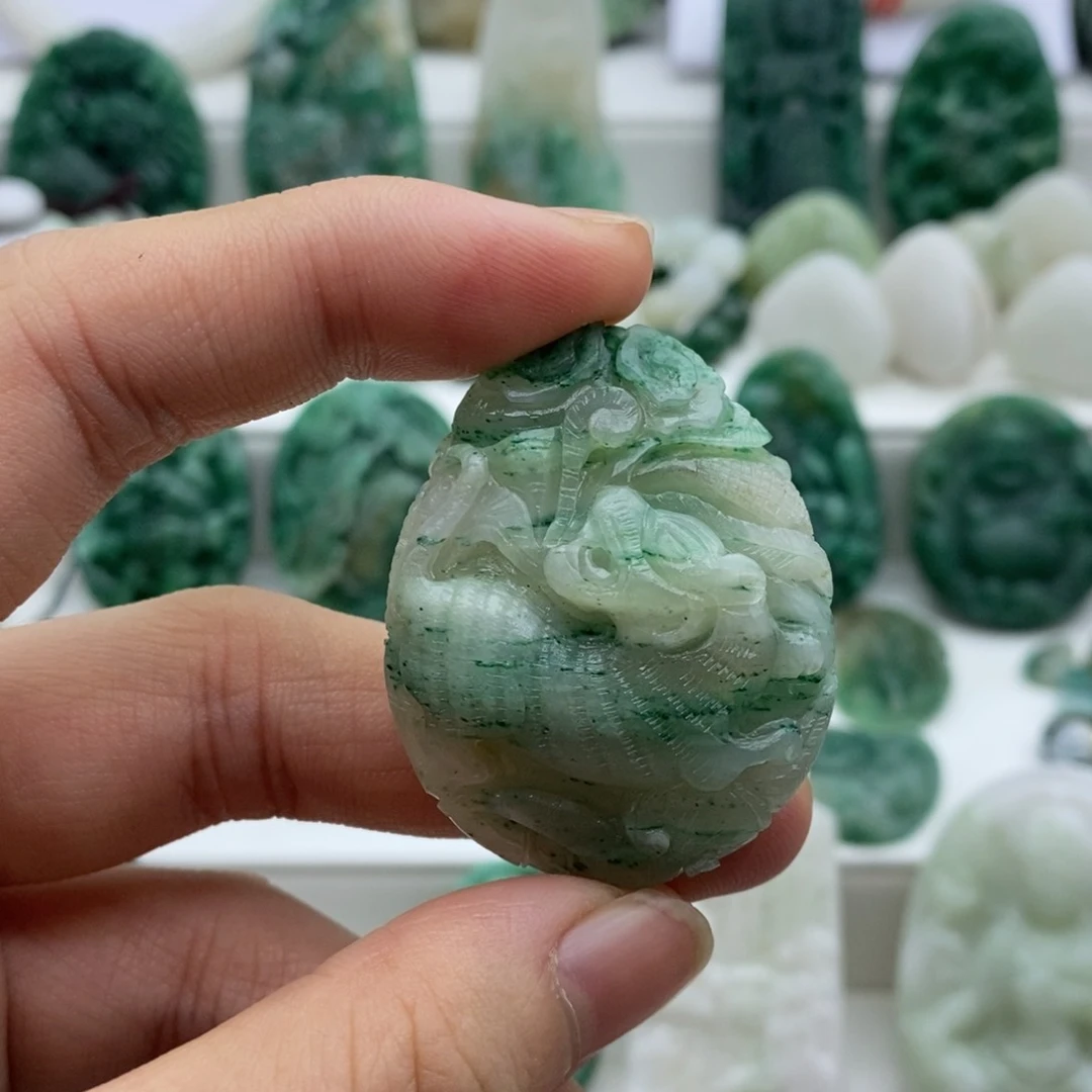 独山玉颈饰未镶嵌