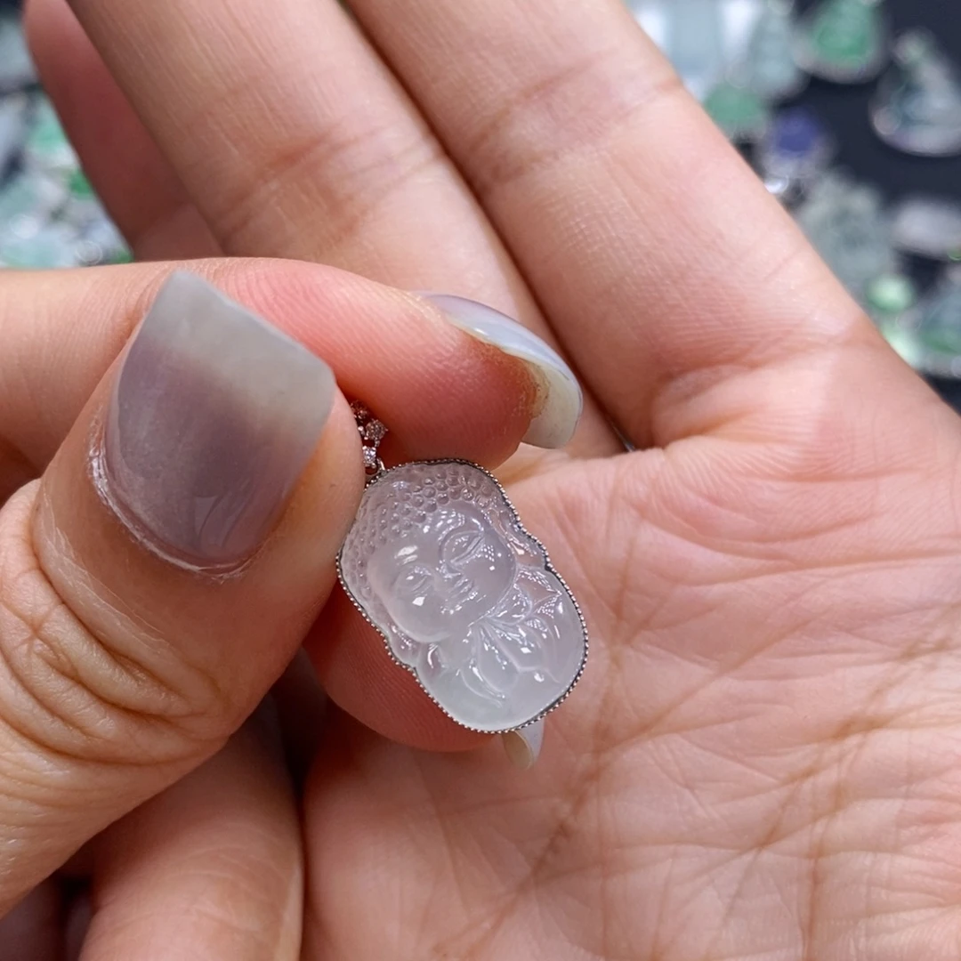 颈饰18K金镶嵌翡翠