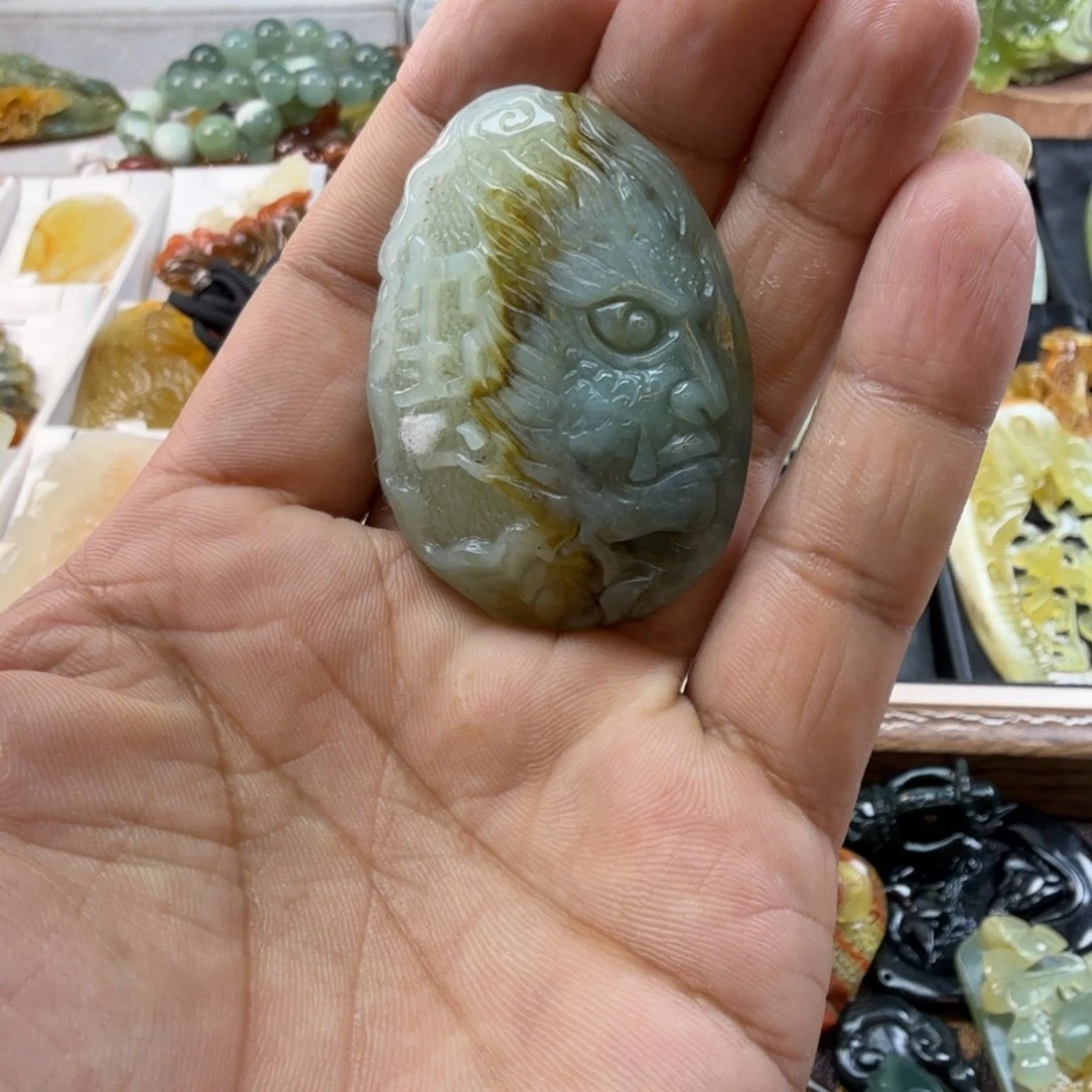 蛇纹石玉未镶嵌颈饰