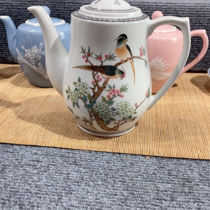 剑***谷粉彩手绘花茶壶一把