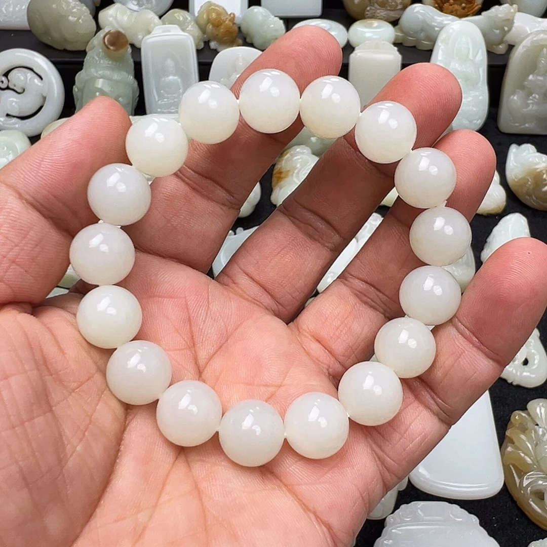 坤***岳和田玉未镶嵌颈饰