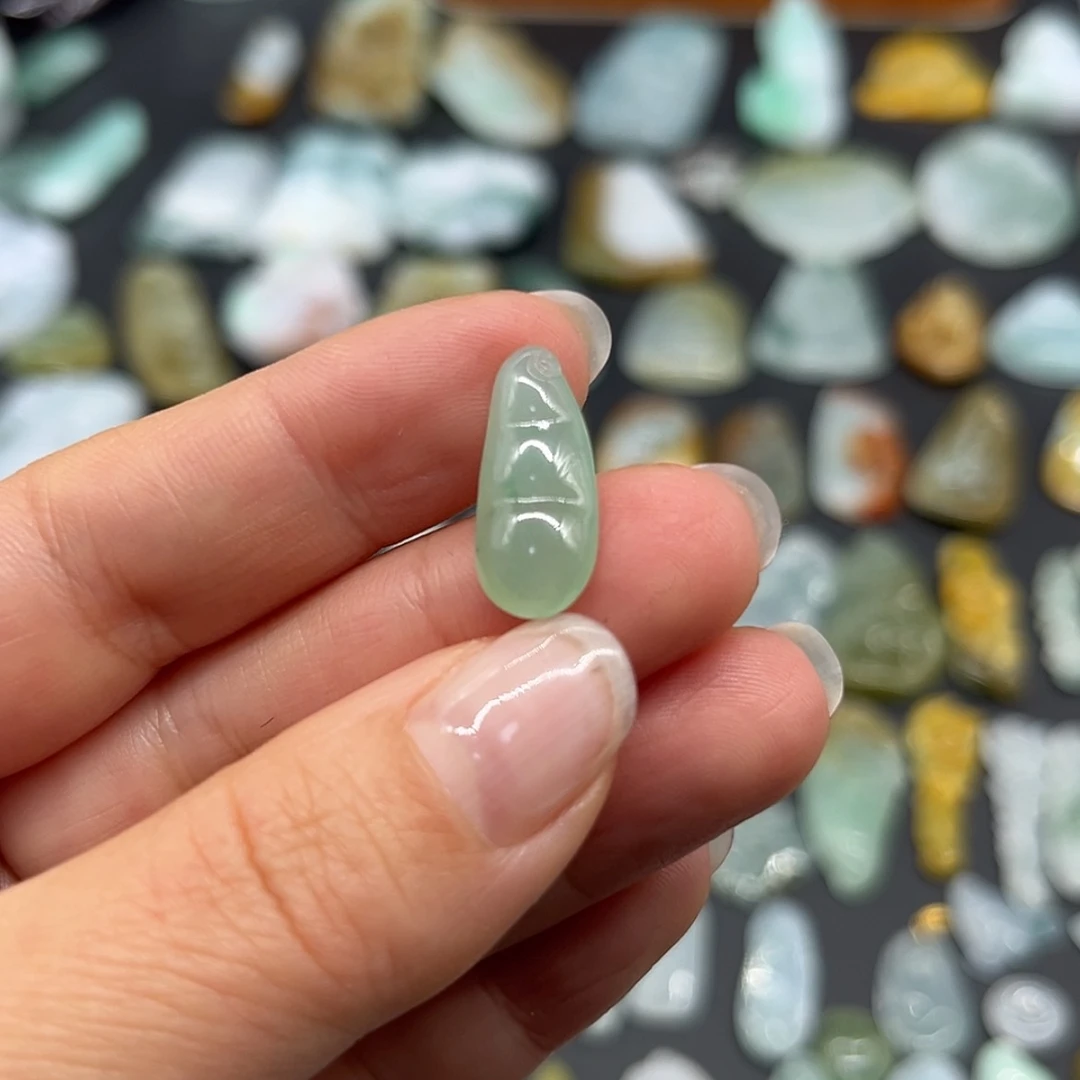 【闪购商品】翡翠颈饰未镶嵌福豆