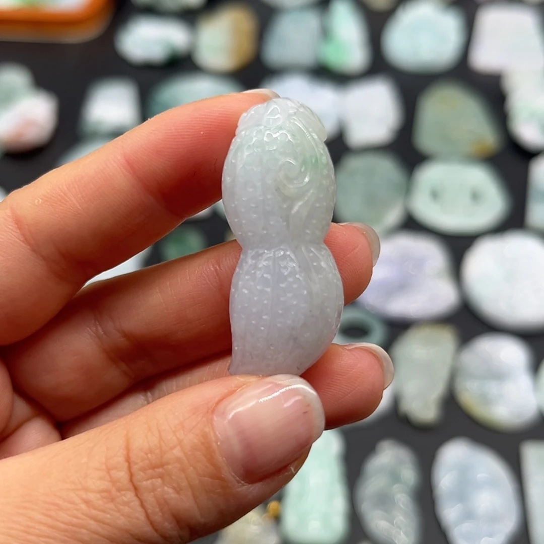 【闪购商品】翡翠颈饰未镶嵌花生