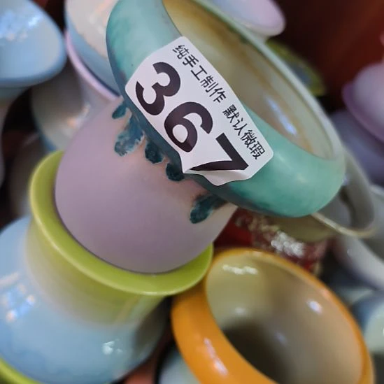 景德镇手工高温陶瓷：内9.5口高12微瑕疵