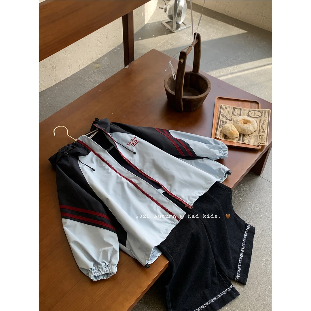 V5142-数字绣花冲锋衣+V5108-拼色打底衫V5137-深蓝色牛仔花边裤