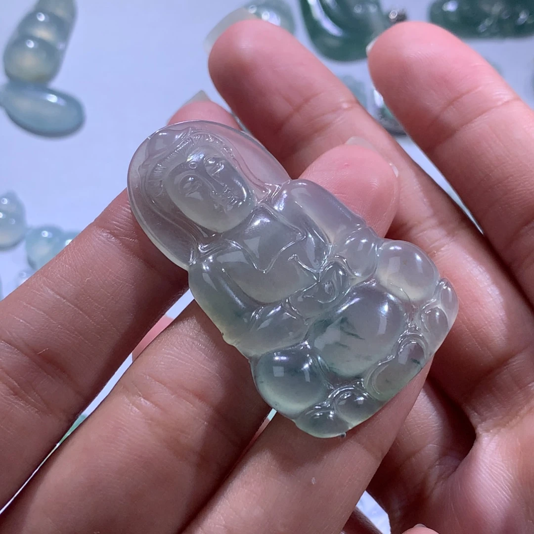 翡翠裸石未镶嵌高冰大观音