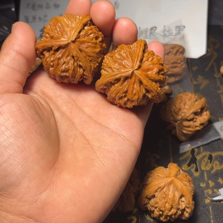 文玩核桃吊坠泽***o白狮子拼接瑕疵不退不换