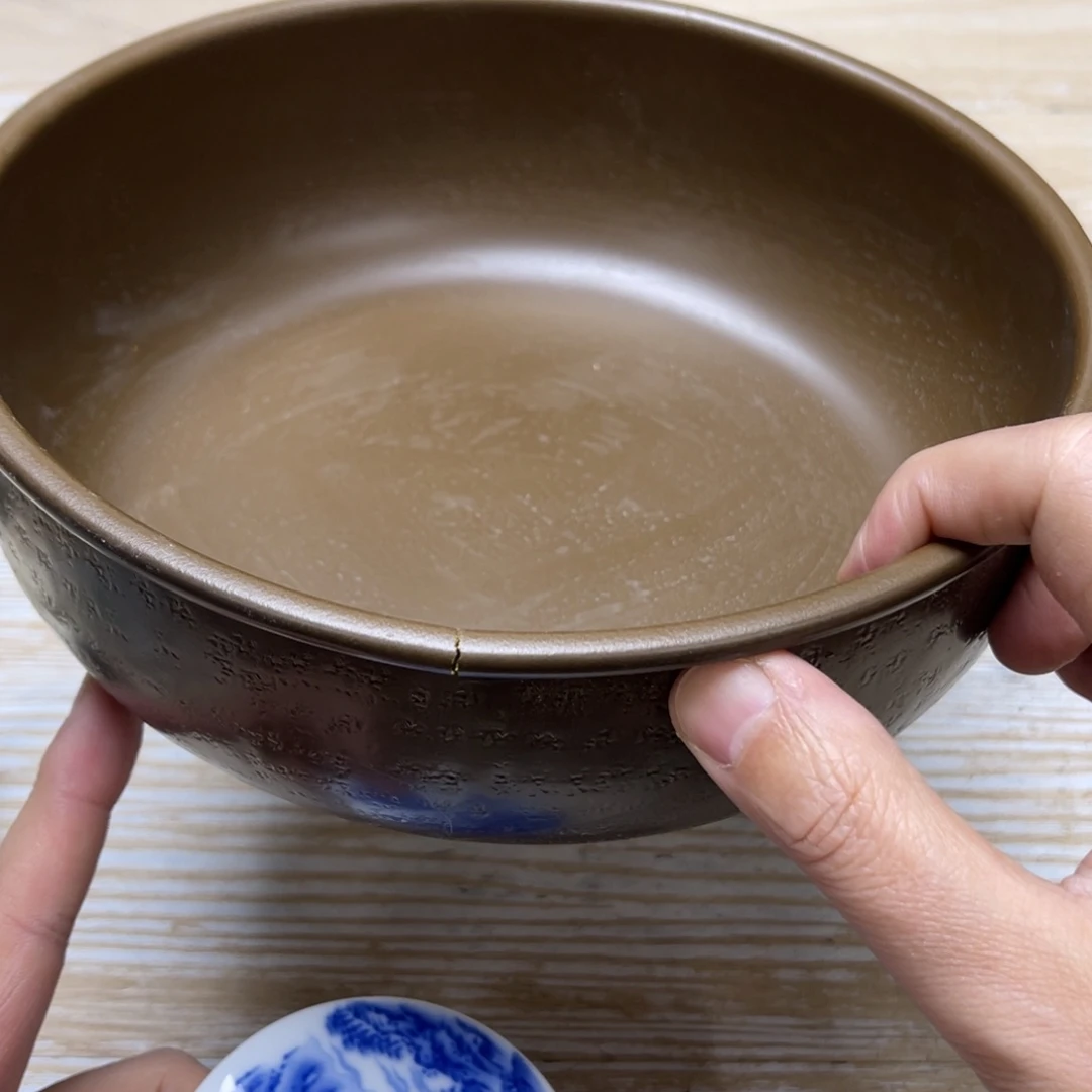 瓷片常**军密密麻麻地排列着一个