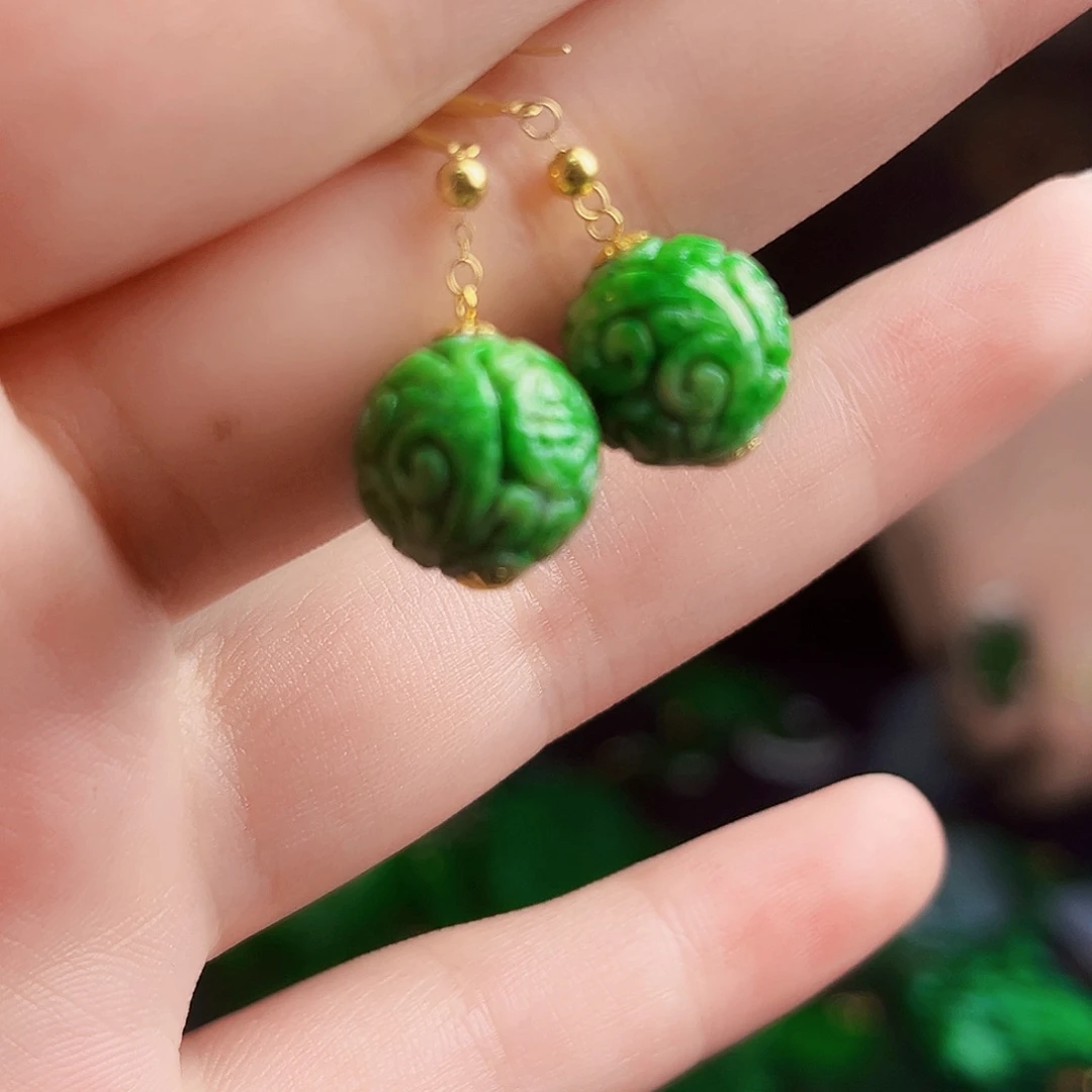 颈饰18K金镶嵌翡翠多样性