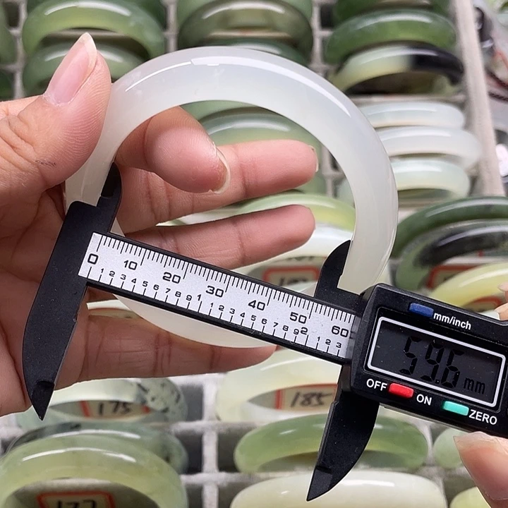 未镶嵌蛇纹石玉手镯184