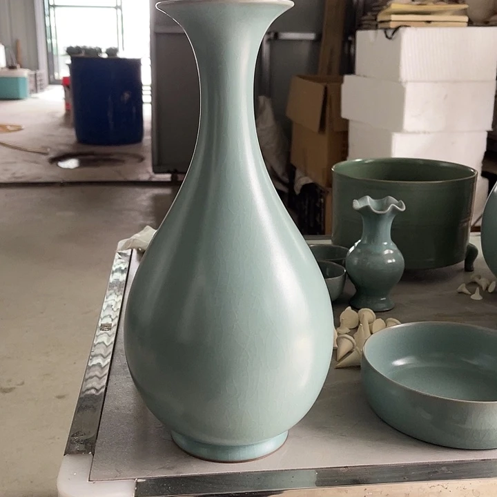 清***静摆件微瑕仿古釉玉壶春