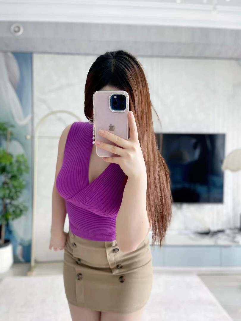 苏苏纯专属韩国东大门修身性感裹身V领显胸大女人味针织背心上衣