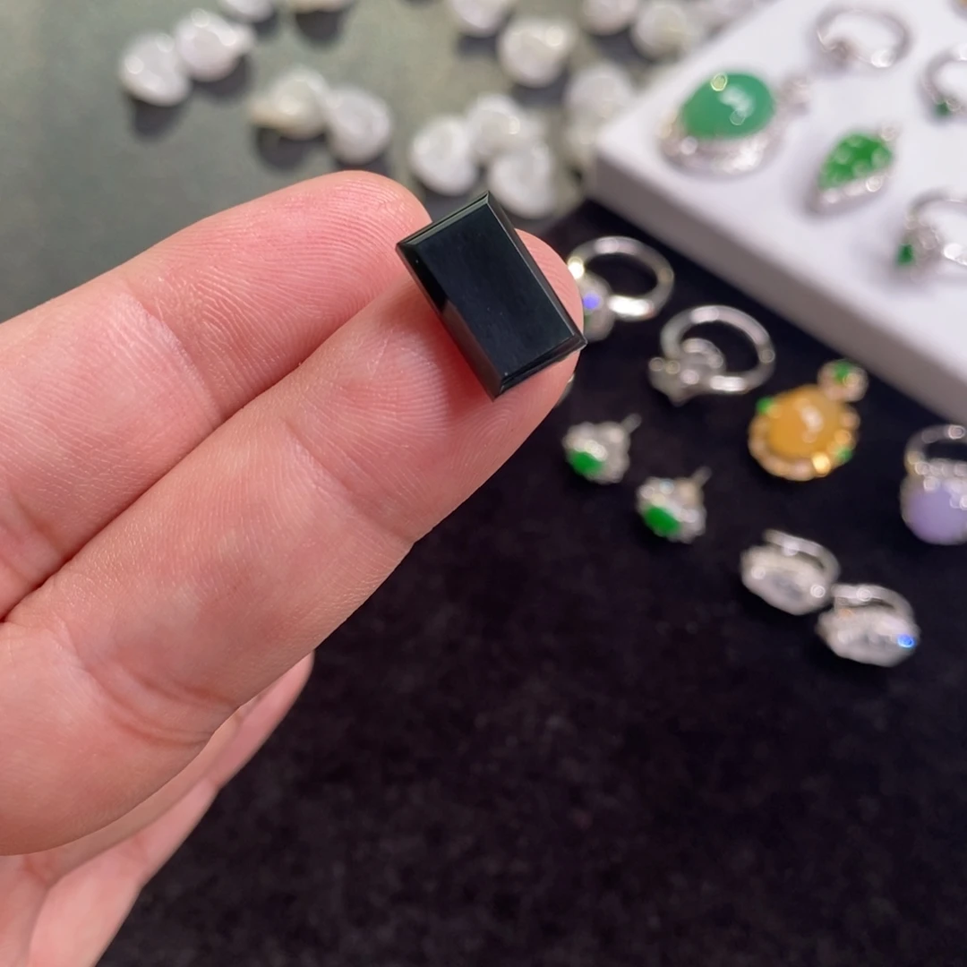 翡翠裸石墨翠马鞍