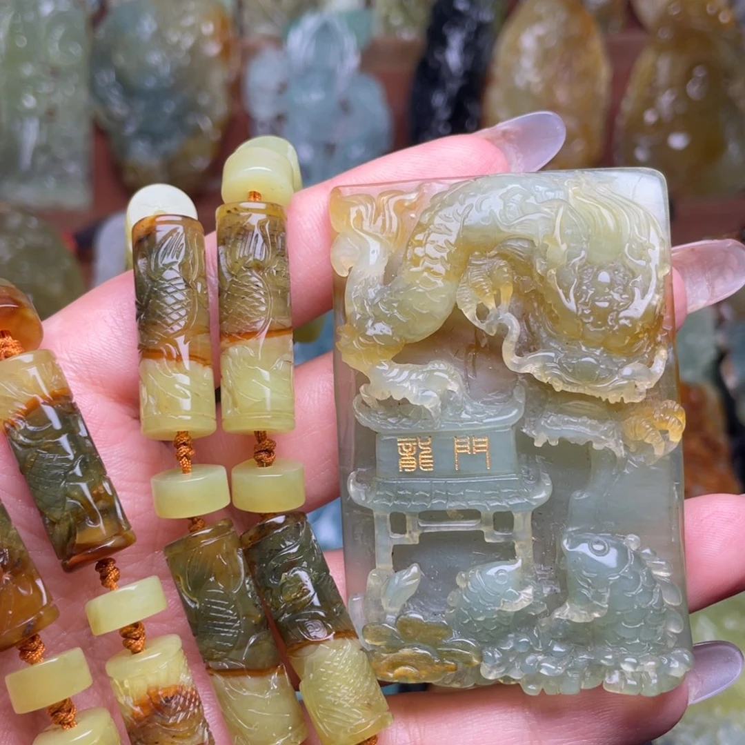 与***8蛇纹石玉未镶嵌颈饰