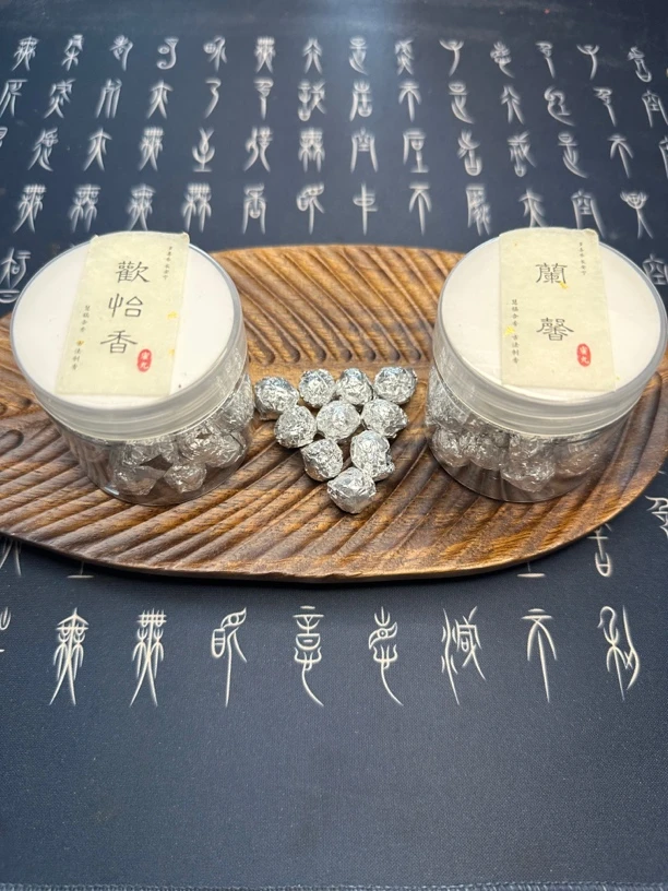 奇楠蜜丸,沉香,桂花,玫瑰。