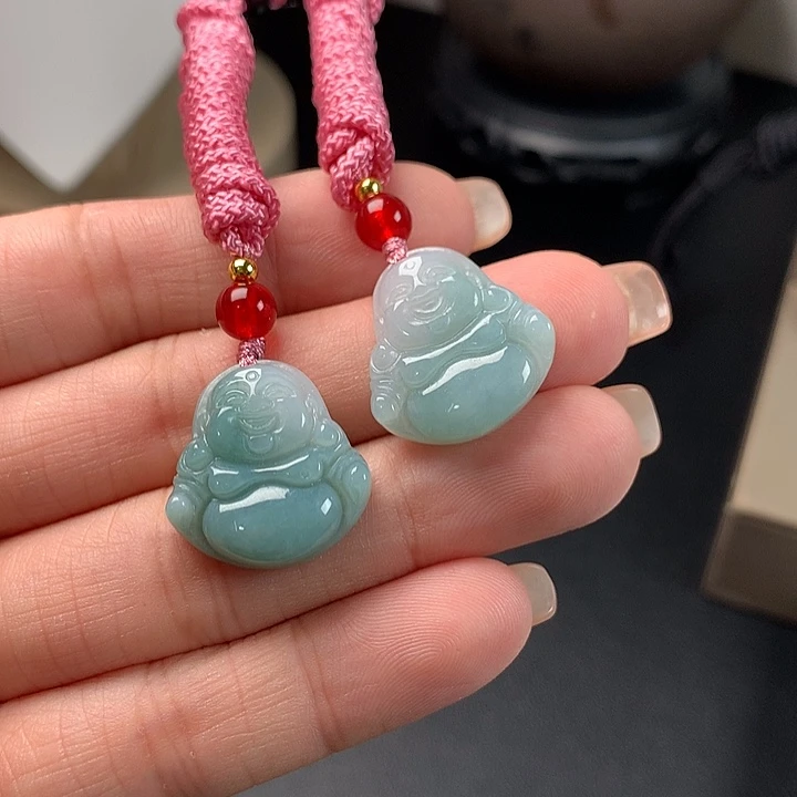 翡翠未镶嵌颈饰佛公