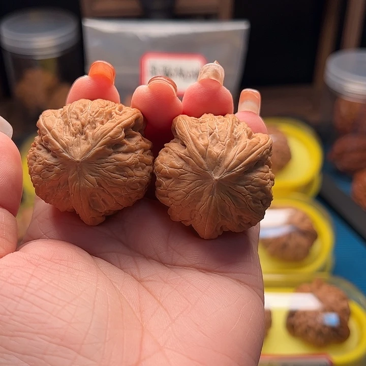 苏***克吊坠文玩核桃铁锤三棱 全品