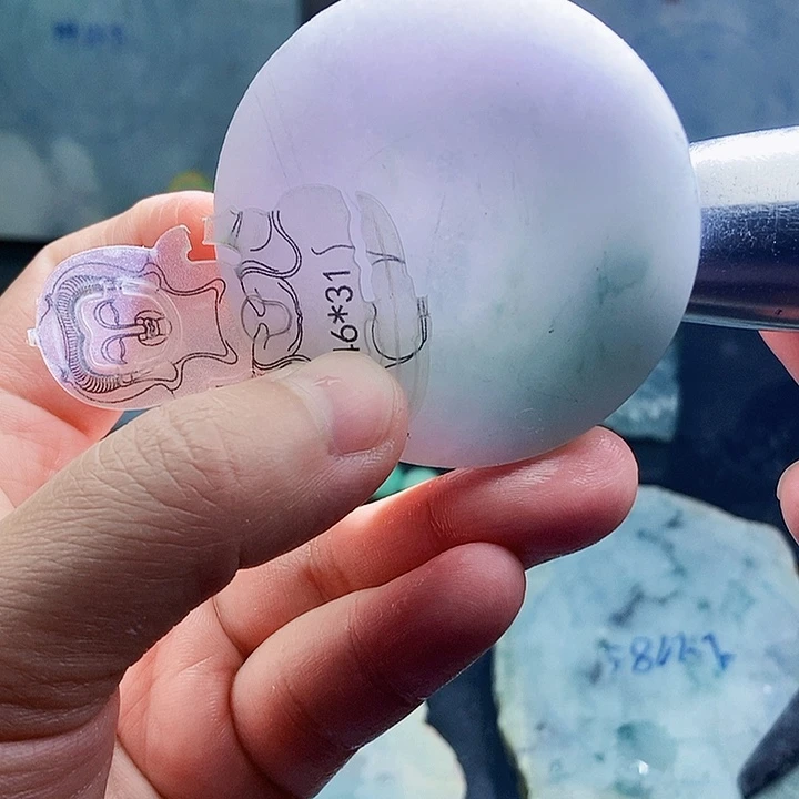 翡翠未镶嵌颈饰毛料36