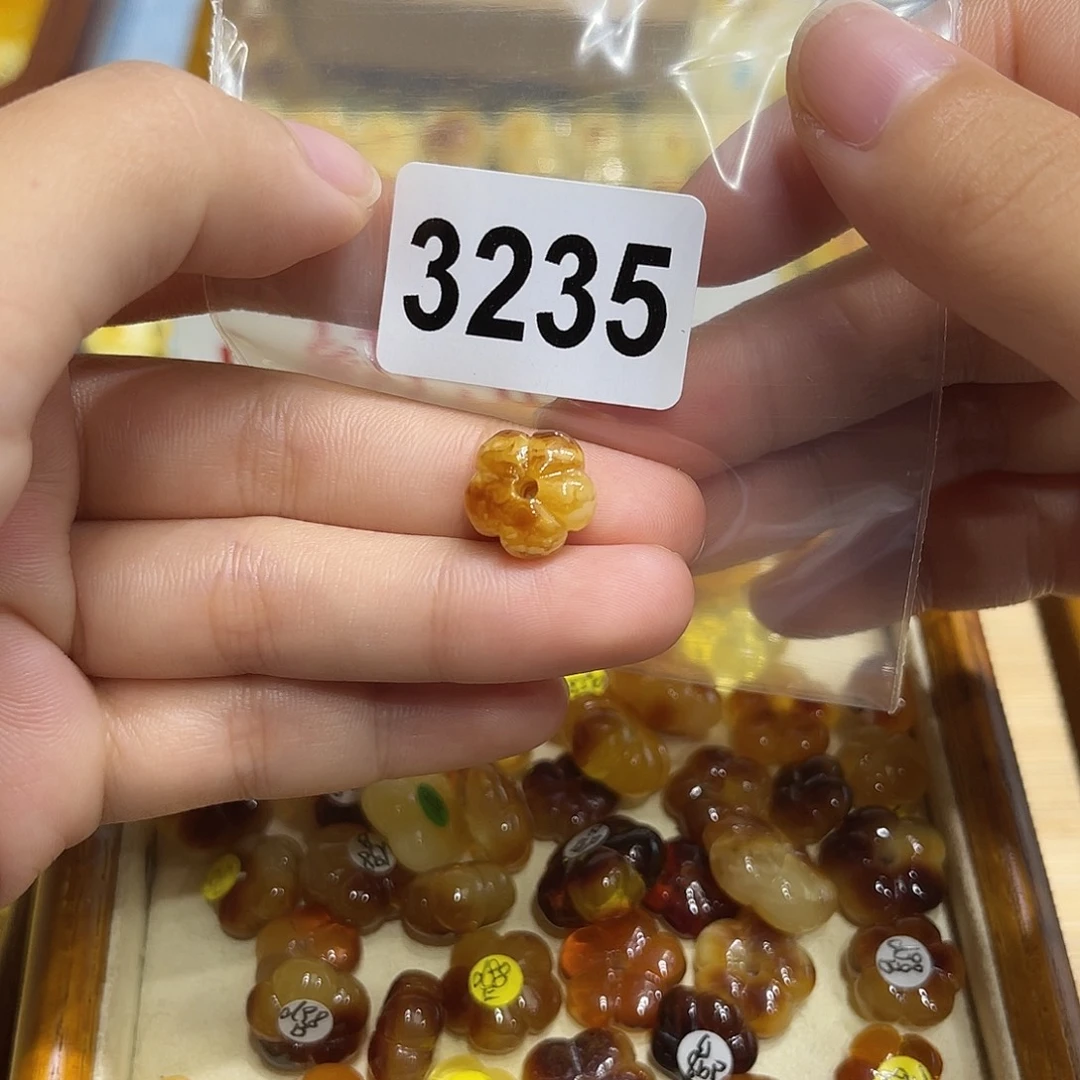 琥珀未镶嵌珠宝奇石