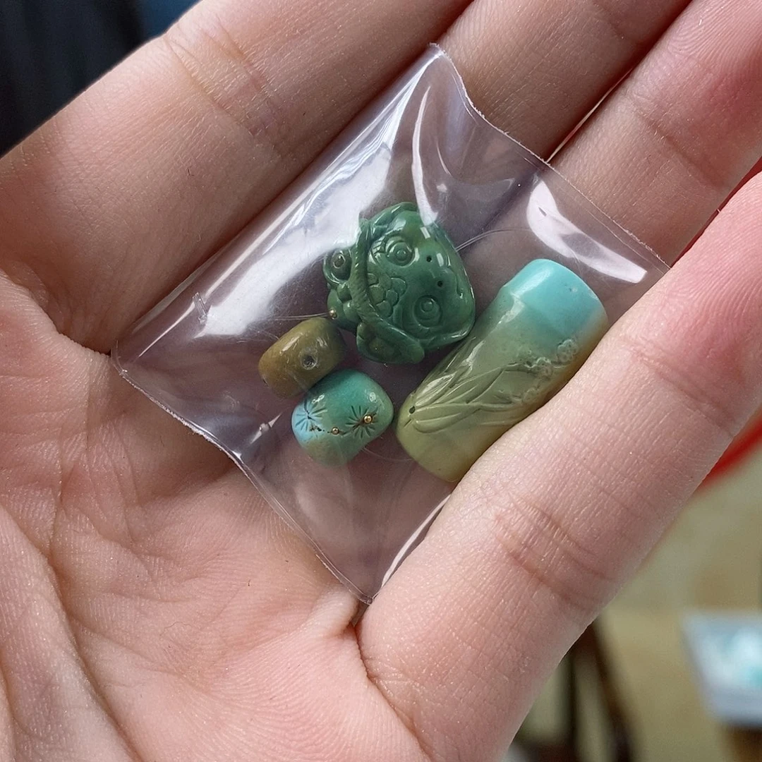 绿松石未镶嵌珠宝奇石