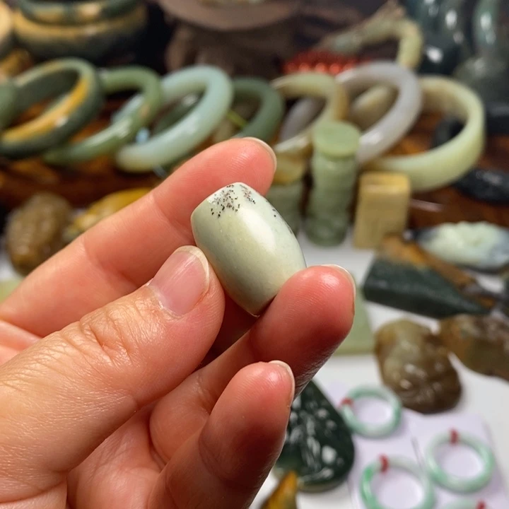 岫岩河磨玉（透闪石质玉）未镶嵌颈饰