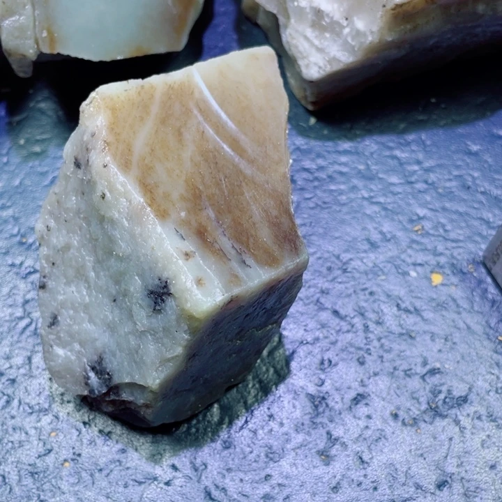 和田玉未镶嵌珠宝半成品