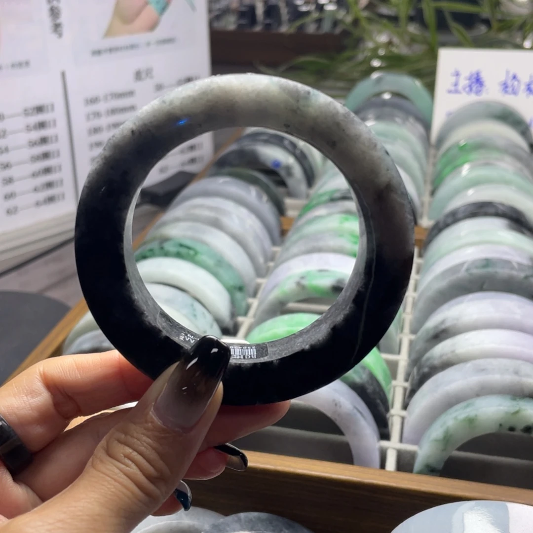 定制翡翠未镶嵌翡翠手镯