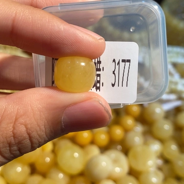 琥珀未镶嵌珠宝奇石3177