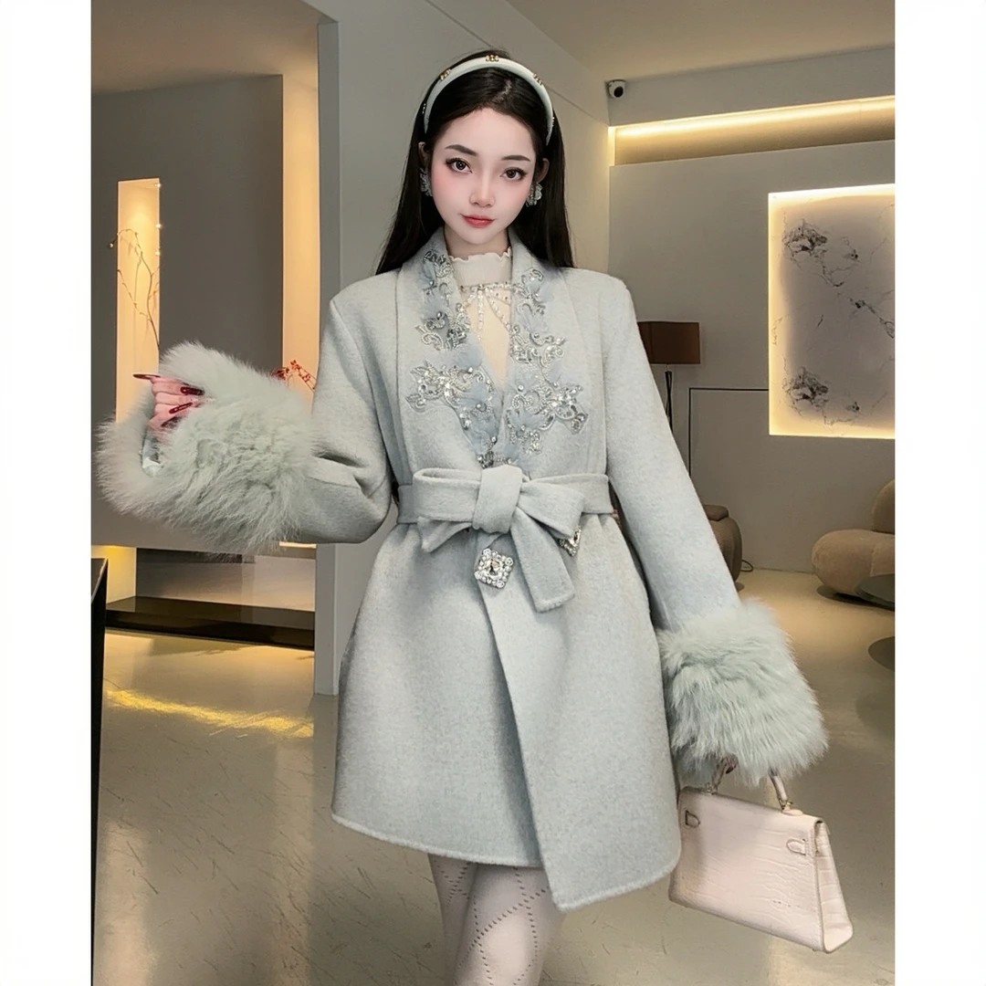 NICE KIKI【青狐】2025冬贴布绣花狐狸毛绿色双面羊毛大衣106