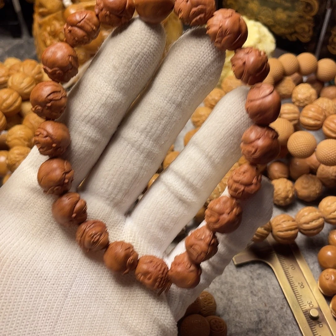 芳*龙纹桃核雕刻瑕疵财神