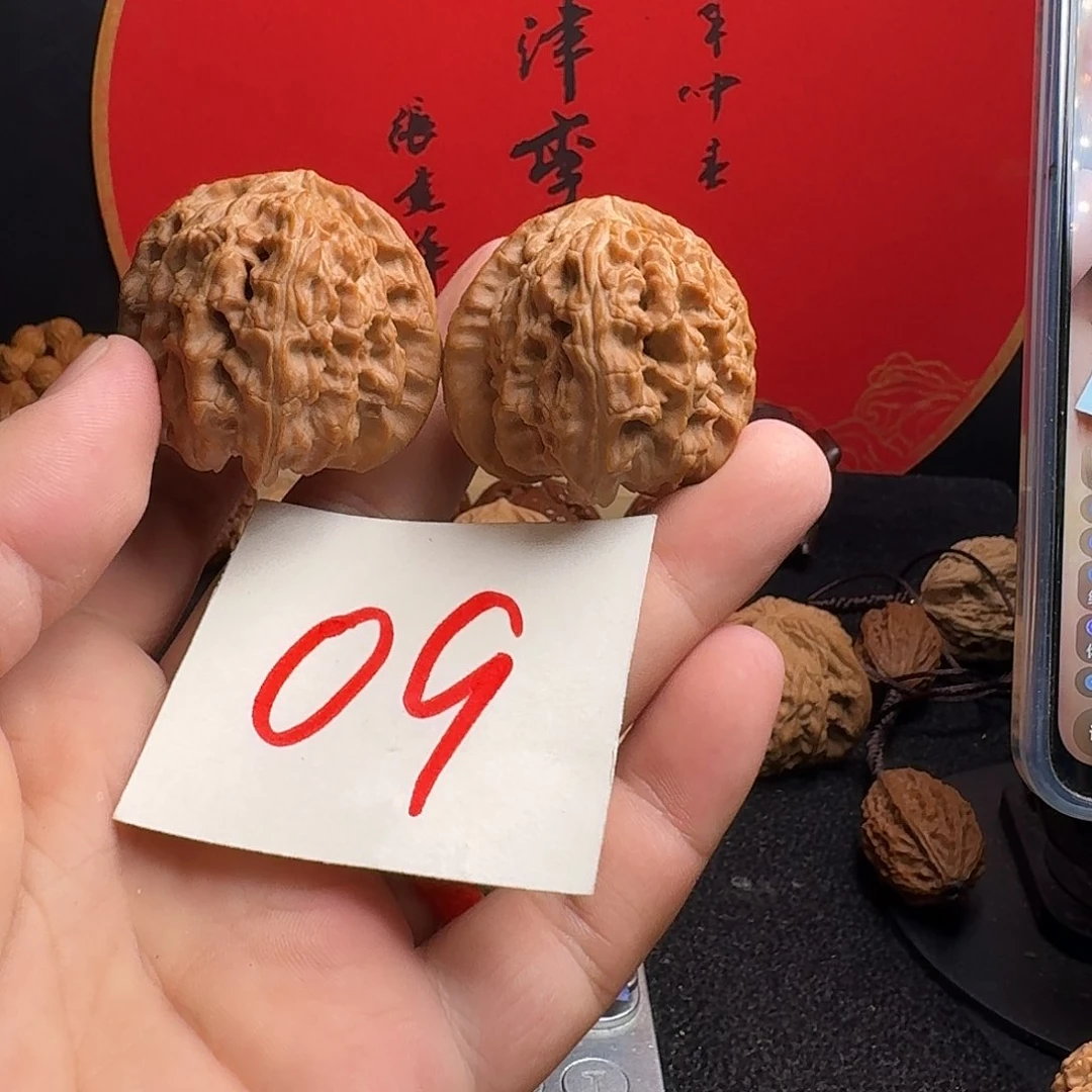 阴***觉文玩核桃把件三角白