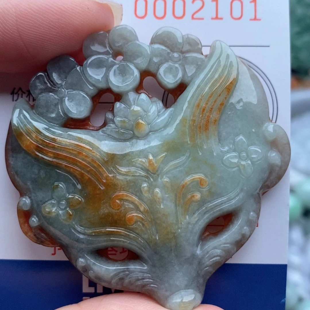 翡翠未镶嵌颈饰在