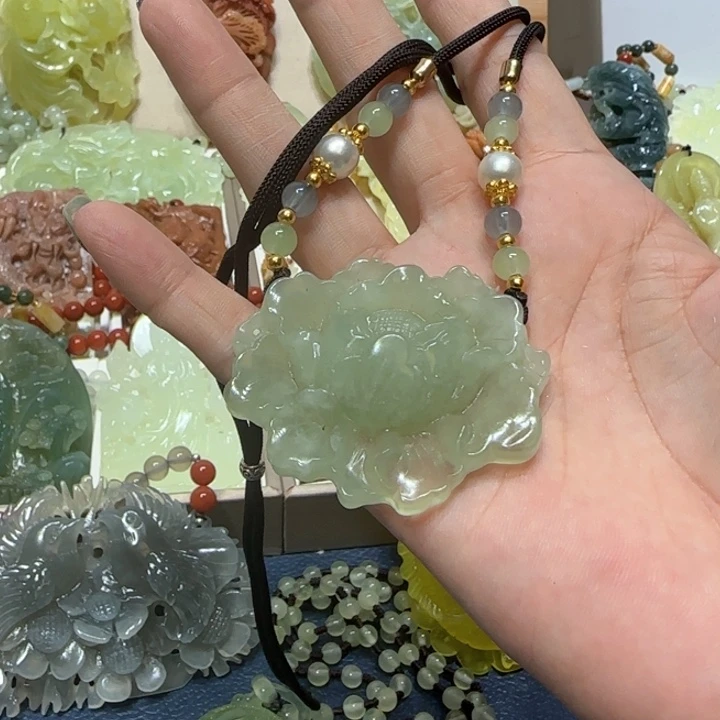 未镶嵌蛇纹石玉吊坠