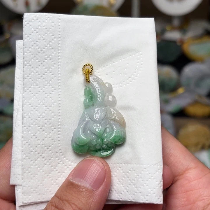 翡翠颈饰未镶嵌吊坠