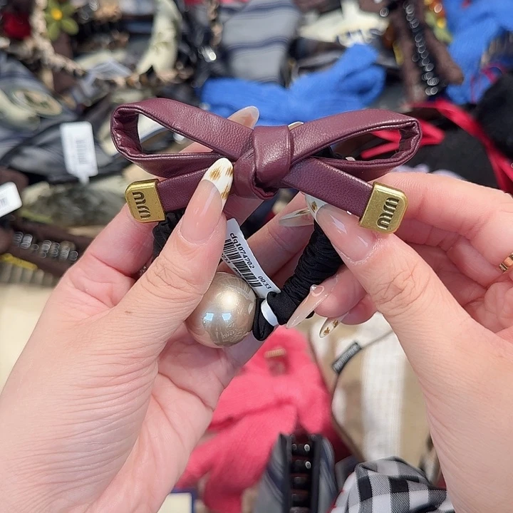 红棕色皮蝴蝶结miu