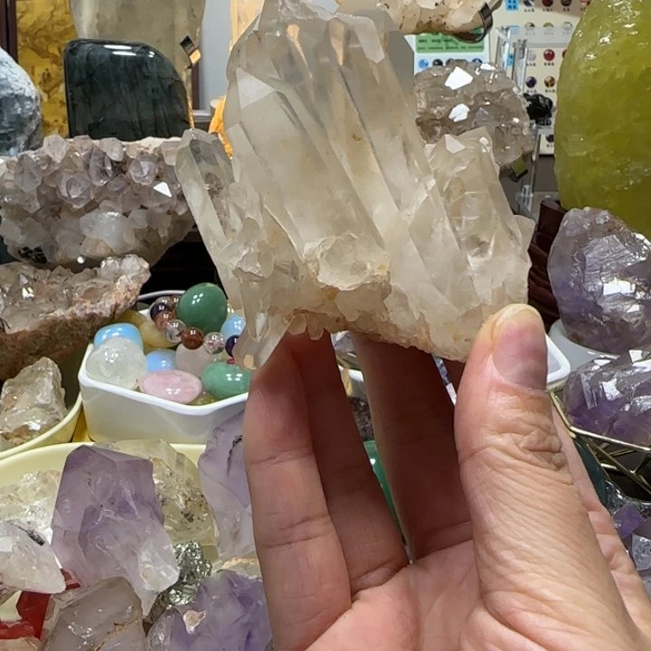 车挂水晶未镶嵌不退换马达加斯加晶簇