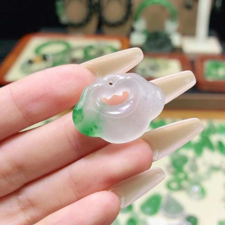 石英质玉（非洲翠）未镶嵌颈饰